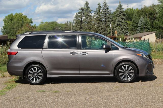 2018 Toyota Sienna AWD ONE OWNER XLE W/ NAVIGATION, LEATHER, MOONROOF - 23075583 - 1