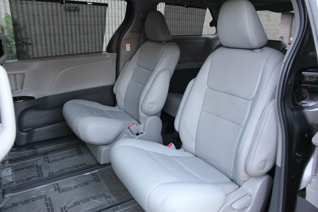 2018 Toyota Sienna AWD ONE OWNER XLE W/ NAVIGATION, LEATHER, MOONROOF - 23075583 - 27