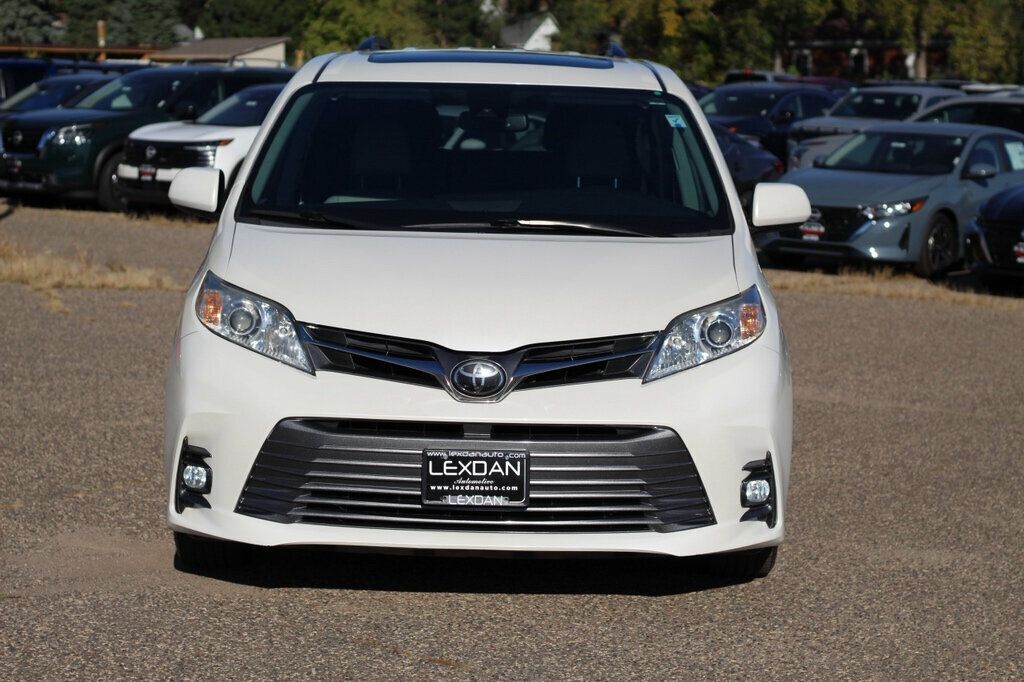 2018 Toyota Sienna XLE Premium photo 4