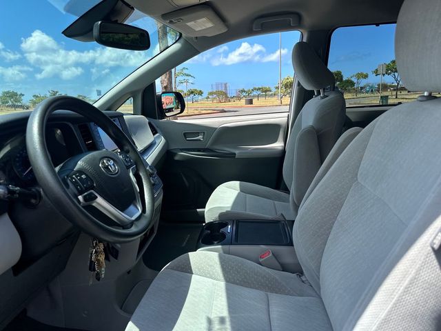 2018 Toyota Sienna LE Automatic Access Seat FWD 7-Passenger - 23050755 - 12