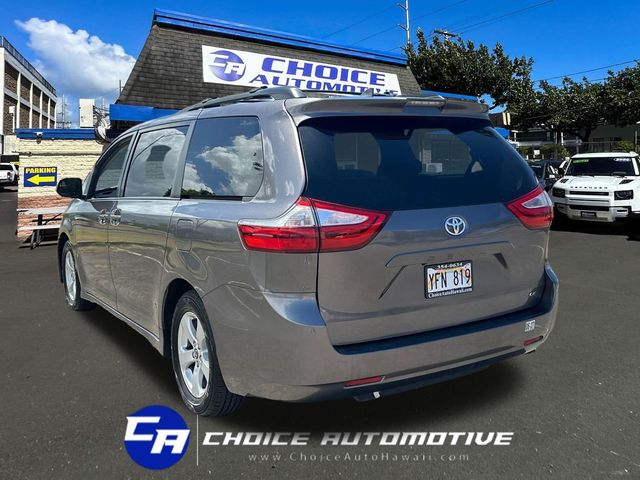 2018 Toyota Sienna LE Automatic Access Seat FWD 7-Passenger - 23050755 - 4