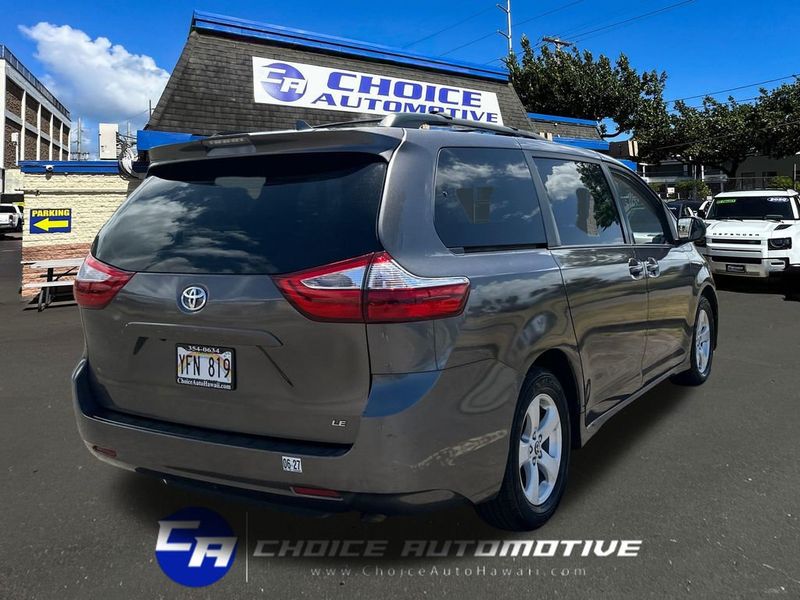 2018 Toyota Sienna LE Automatic Access Seat FWD 7-Passenger - 23050755 - 7