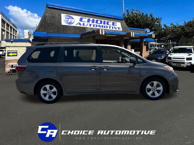 2018 Toyota Sienna LE Automatic Access Seat FWD 7-Passenger - 23050755 - 8