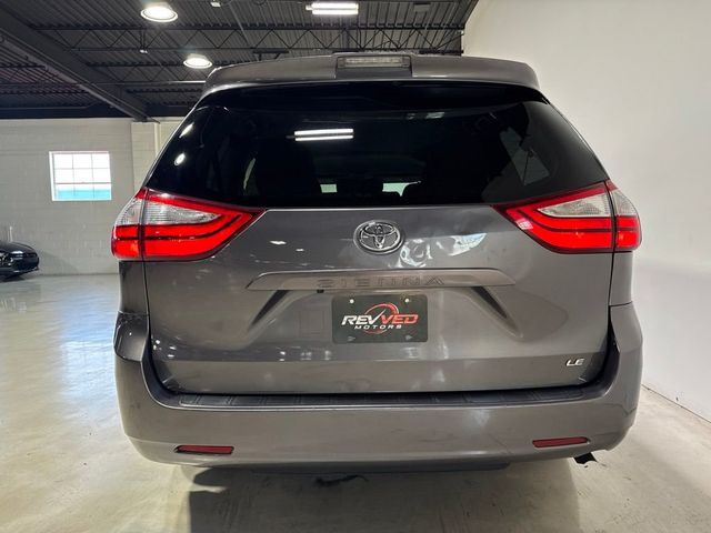 2018 Toyota Sienna LE Automatic Access Seat FWD 7-Passenger - 23073659 - 5