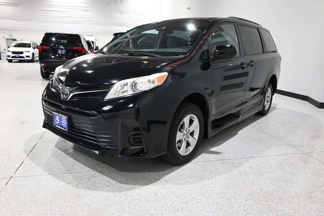 2018 Toyota Sienna LE Automatic Access Seat FWD 7-Passenger - 23063682 - 9