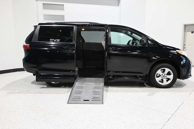 2018 Toyota Sienna LE Automatic Access Seat FWD 7-Passenger - 23063682 - 16