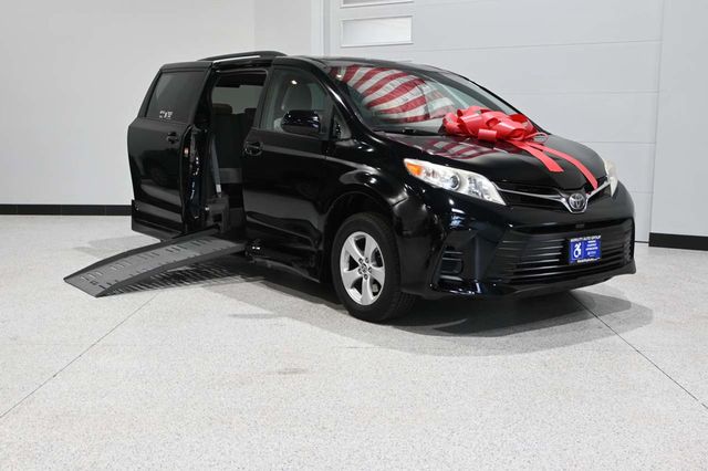 2018 Toyota Sienna LE Automatic Access Seat FWD 7-Passenger - 23063682 - 1
