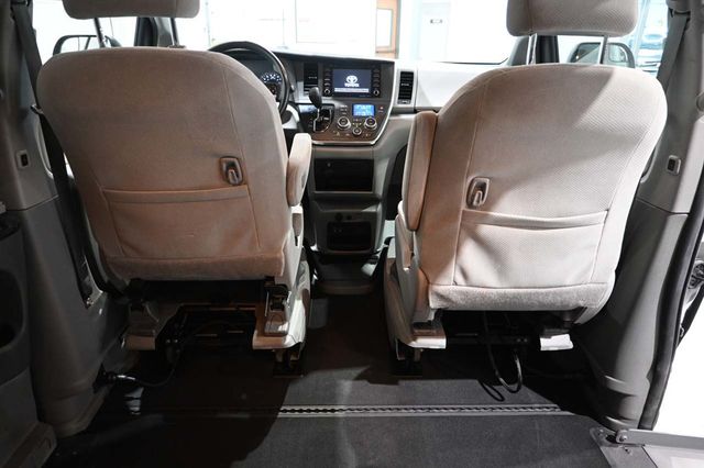 2018 Toyota Sienna LE Automatic Access Seat FWD 7-Passenger - 23063682 - 19