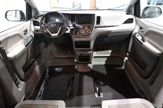 2018 Toyota Sienna LE Automatic Access Seat FWD 7-Passenger - 23063682 - 20