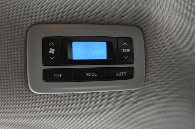 2018 Toyota Sienna LE Automatic Access Seat FWD 7-Passenger - 23063682 - 28