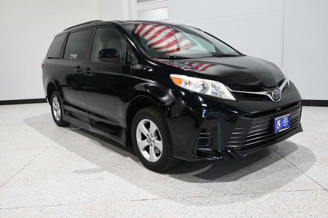 2018 Toyota Sienna LE Automatic Access Seat FWD 7-Passenger - 23063682 - 2