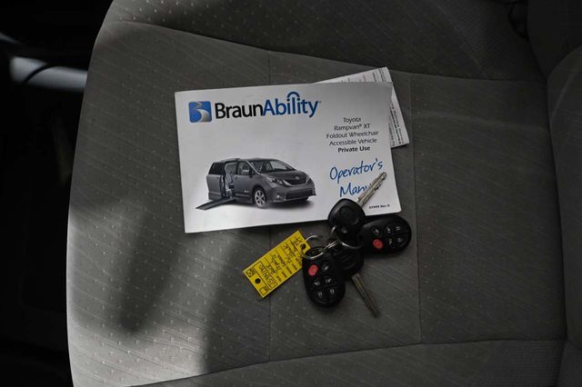 2018 Toyota Sienna LE Automatic Access Seat FWD 7-Passenger - 23063682 - 37