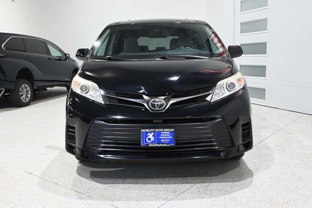 2018 Toyota Sienna LE Automatic Access Seat FWD 7-Passenger - 23063682 - 3