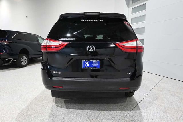 2018 Toyota Sienna LE Automatic Access Seat FWD 7-Passenger - 23063682 - 6