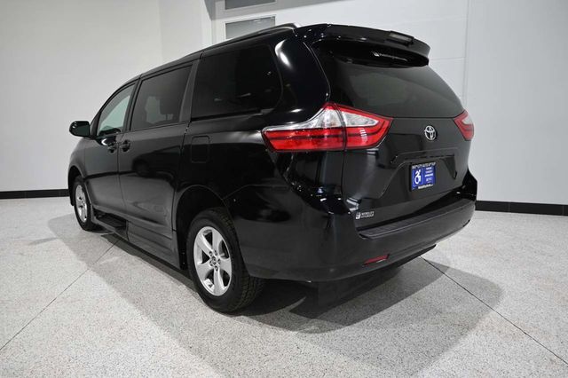 2018 Toyota Sienna LE Automatic Access Seat FWD 7-Passenger - 23063682 - 7