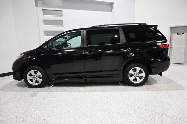 2018 Toyota Sienna LE Automatic Access Seat FWD 7-Passenger - 23063682 - 8