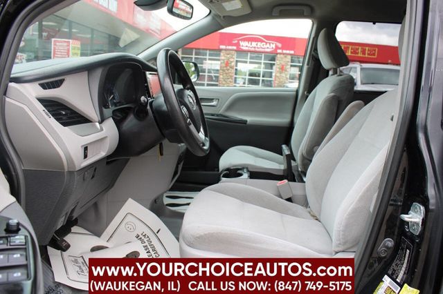 2018 Toyota Sienna LE Automatic Access Seat FWD 7-Passenger - 22912351 - 11