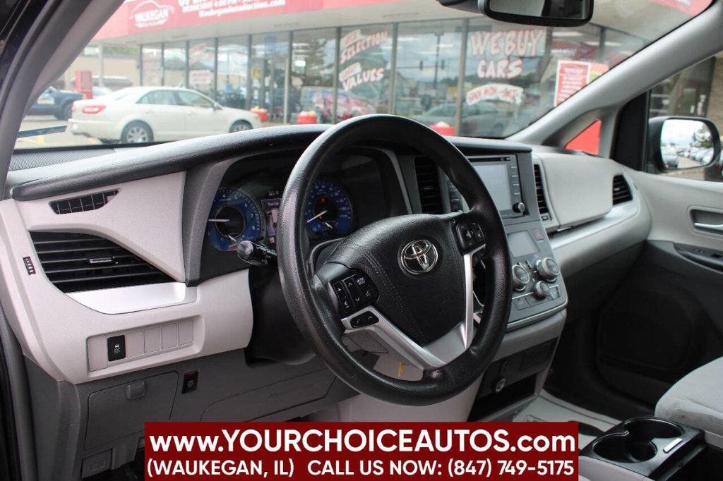 2018 Toyota Sienna LE Automatic Access Seat FWD 7-Passenger - 22912351 - 12