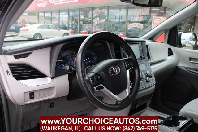 2018 Toyota Sienna LE Automatic Access Seat FWD 7-Passenger - 22912351 - 12