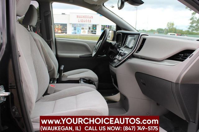 2018 Toyota Sienna LE Automatic Access Seat FWD 7-Passenger - 22912351 - 13