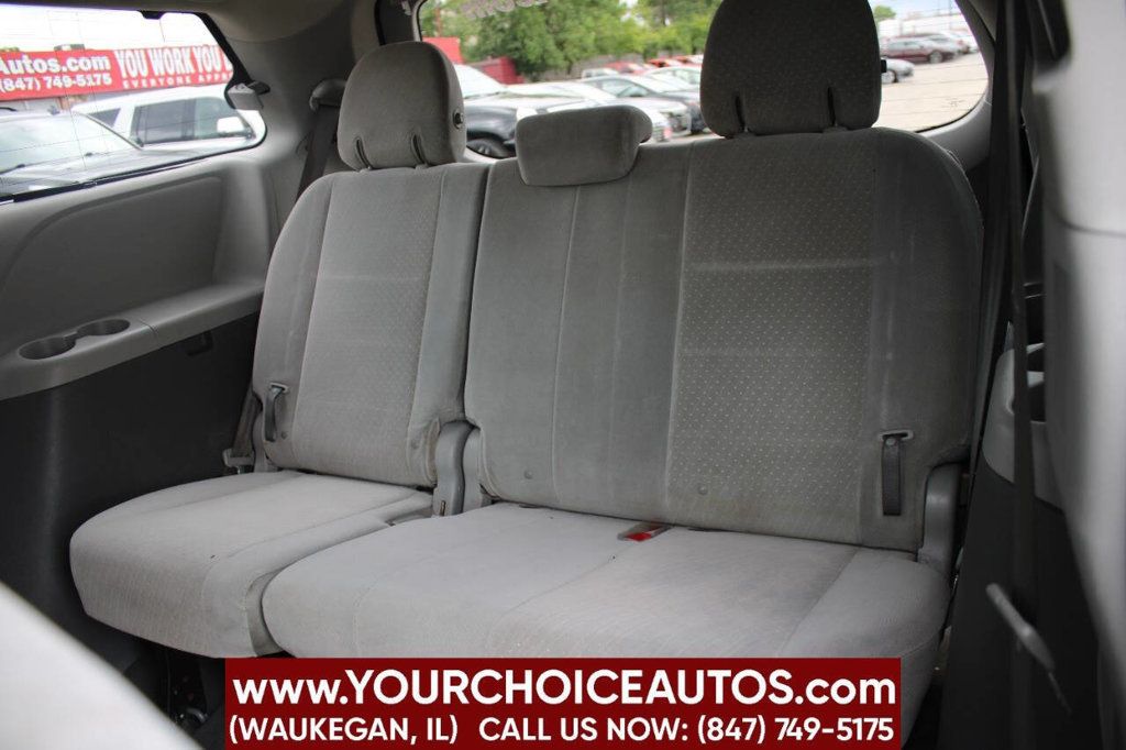 2018 Toyota Sienna LE Automatic Access Seat FWD 7-Passenger - 22912351 - 17