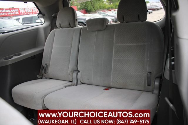 2018 Toyota Sienna LE Automatic Access Seat FWD 7-Passenger - 22912351 - 17