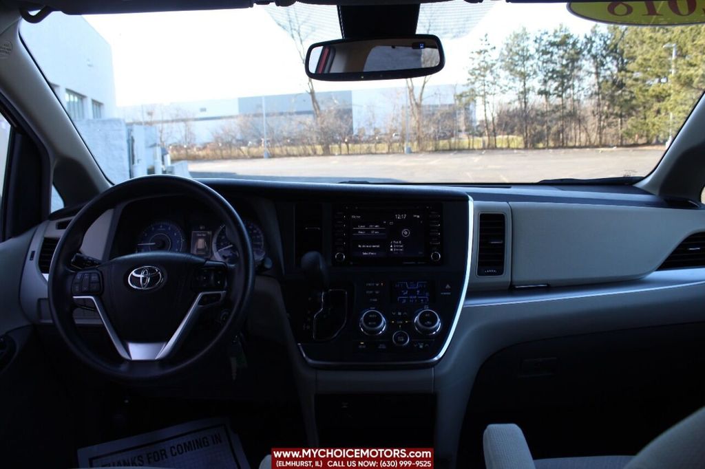 2018 Toyota Sienna LE AWD 7-Passenger - 22243118 - 28