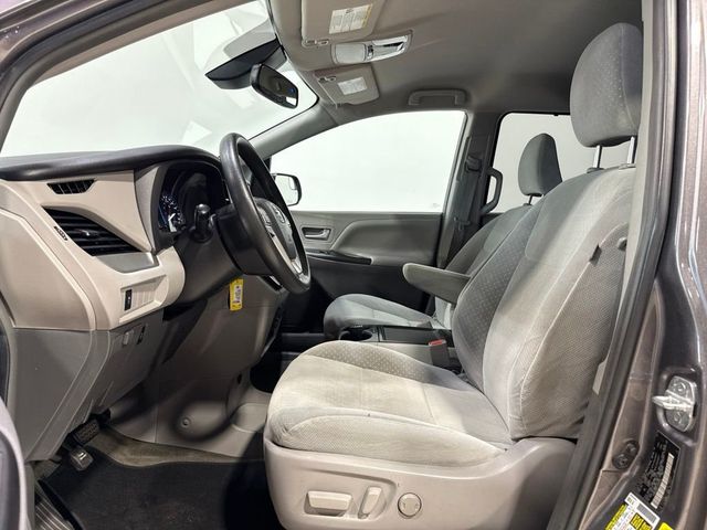 2018 Toyota Sienna LE FWD 8-Passenger - 23073659 - 10