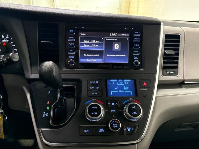 2018 Toyota Sienna LE FWD 8-Passenger - 23073659 - 16