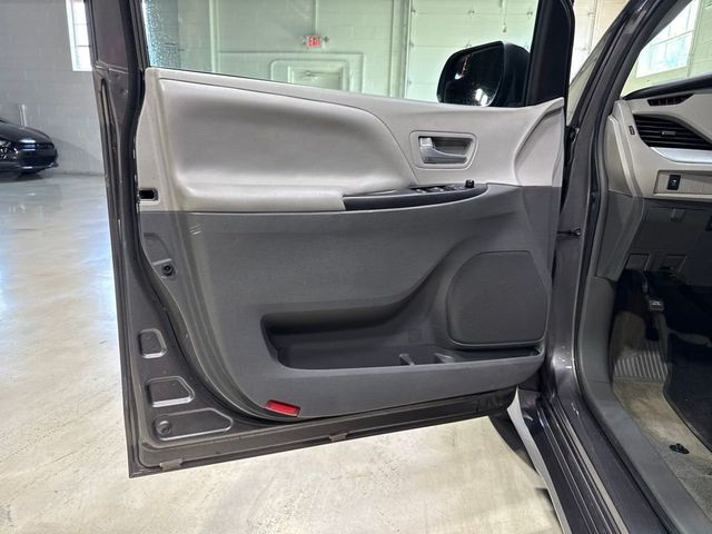 2018 Toyota Sienna LE FWD 8-Passenger - 23073659 - 20
