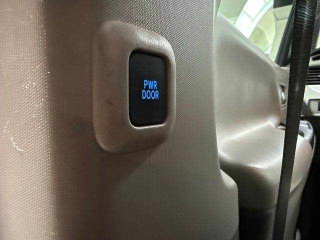 2018 Toyota Sienna LE FWD 8-Passenger - 23073659 - 22