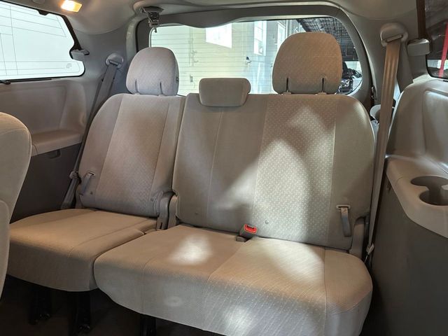 2018 Toyota Sienna LE FWD 8-Passenger - 23073659 - 23