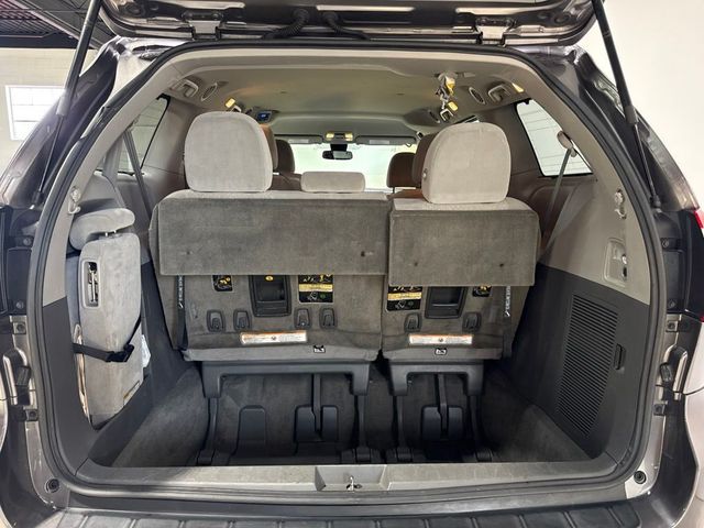 2018 Toyota Sienna LE FWD 8-Passenger - 23073659 - 24