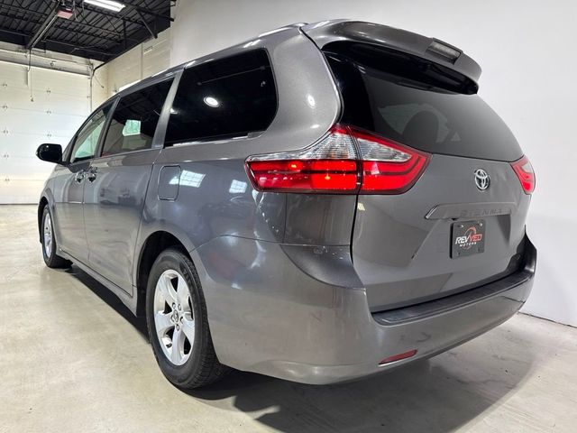 2018 Toyota Sienna LE FWD 8-Passenger - 23073659 - 4