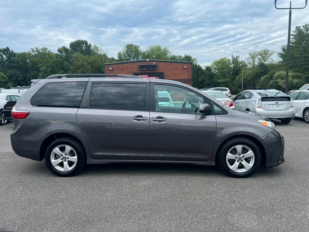 2018 Toyota Sienna LE FWD 8-Passenger - 22582460 - 1