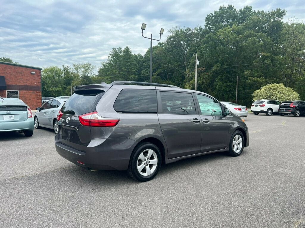 2018 Toyota Sienna LE FWD 8-Passenger - 22582460 - 2