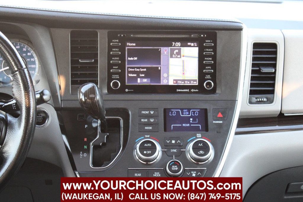 2018 Toyota Sienna Limited FWD 7-Passenger - 22916059 - 19