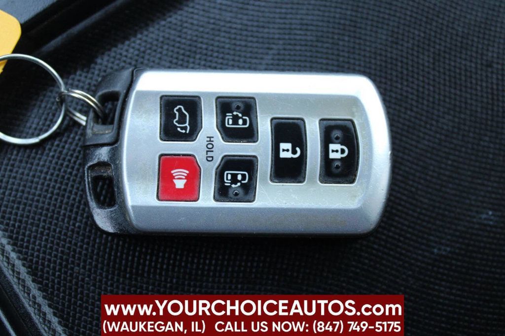 2018 Toyota Sienna Limited FWD 7-Passenger - 22916059 - 32