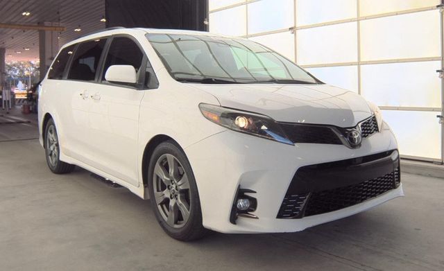 2018 Toyota Sienna LOOK AT CARFAX HISTORY! SUPER DUPER CLEAN 1 OWNER  CLEAN - 22972675 - 2