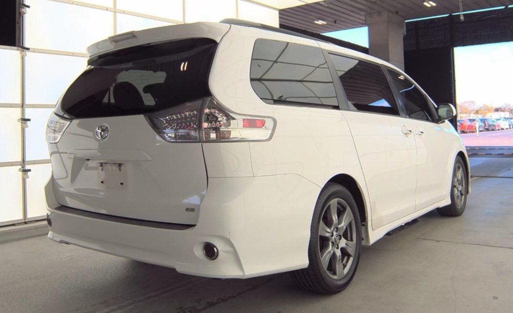 2018 Toyota Sienna LOOK AT CARFAX HISTORY! SUPER DUPER CLEAN 1 OWNER  CLEAN - 22972675 - 3