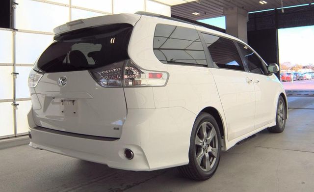 2018 Toyota Sienna LOOK AT CARFAX HISTORY! SUPER DUPER CLEAN 1 OWNER  CLEAN - 22972675 - 3