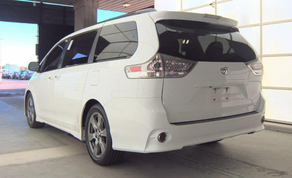 2018 Toyota Sienna LOOK AT CARFAX HISTORY! SUPER DUPER CLEAN 1 OWNER  CLEAN - 22972675 - 5