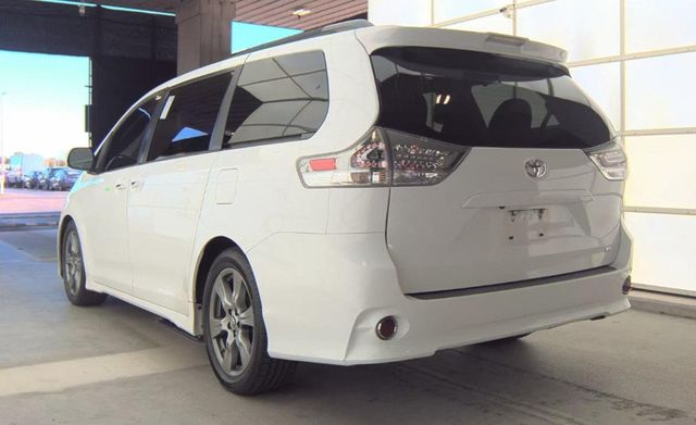 2018 Toyota Sienna LOOK AT CARFAX HISTORY! SUPER DUPER CLEAN 1 OWNER  CLEAN - 22972675 - 5