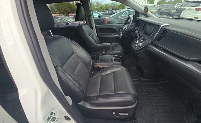 2018 Toyota Sienna LOOK AT CARFAX HISTORY! SUPER DUPER CLEAN 1 OWNER  CLEAN - 22972675 - 7