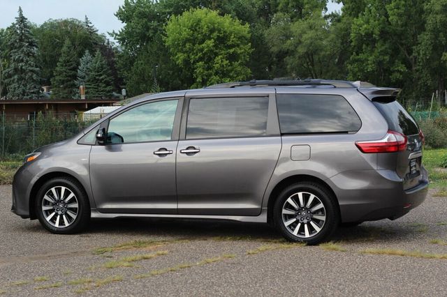 2018 Toyota Sienna ONE OWNER AWD LIMITED W/ NAVIGATION, LEATHER, MOONROOF - 23042602 - 18