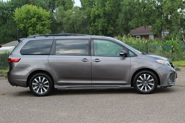 2018 Toyota Sienna ONE OWNER AWD LIMITED W/ NAVIGATION, LEATHER, MOONROOF - 23042602 - 1