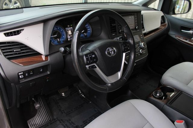 2018 Toyota Sienna ONE OWNER AWD LIMITED W/ NAVIGATION, LEATHER, MOONROOF - 23042602 - 24