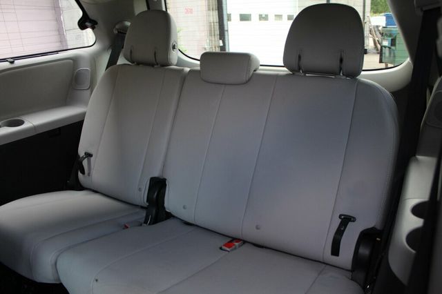 2018 Toyota Sienna ONE OWNER AWD LIMITED W/ NAVIGATION, LEATHER, MOONROOF - 23042602 - 28