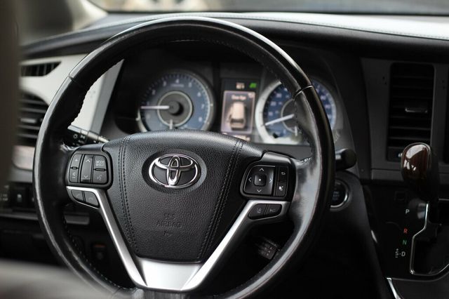 2018 Toyota Sienna ONE OWNER AWD LIMITED W/ NAVIGATION, LEATHER, MOONROOF - 23042602 - 29