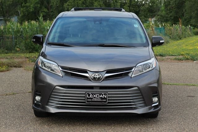 2018 Toyota Sienna ONE OWNER AWD LIMITED W/ NAVIGATION, LEATHER, MOONROOF - 23042602 - 3